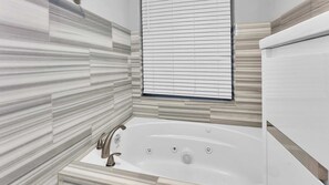 Shower, shampoo - Cozy Studio | Old City | 1Bed |Independence Hall (Philadelphia)