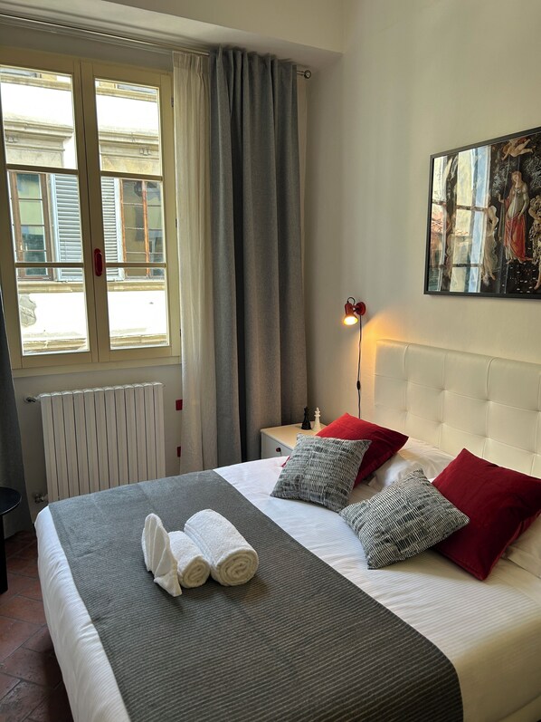 2 Schlafzimmer, Schreibtisch, Bügeleisen/Bügelbrett, kostenloses WLAN