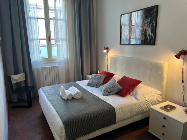 2 sovrum, skrivbord, strykjärn/strykbräda och gratis wi-fi