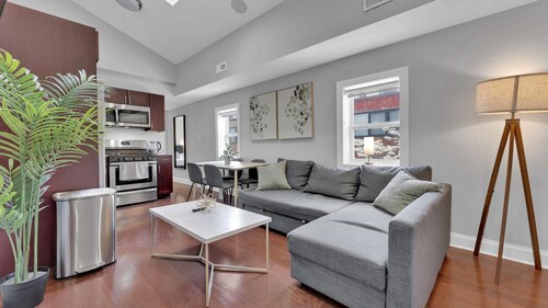 Bright 1BR Retreat | Sleeps 4 | by Liberty Bell