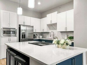 Fridge, microwave, oven, stovetop - Luxury 3BD | Deep Ellum | Free Parking | Pool+Gym (Dallas)