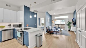 Coffee/tea maker, fridge, microwave, oven - Upscale 2BD Deep Ellum | Parking | Pool | Gym Pass (Dallas)