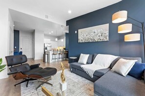 Een televisie en een kantoor