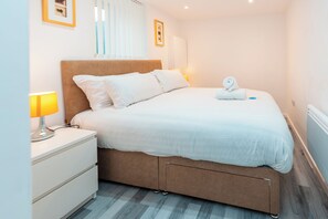 2 bedrooms, iron/ironing board, WiFi, bed sheets - Unique and Stylish home away from home (Sale)