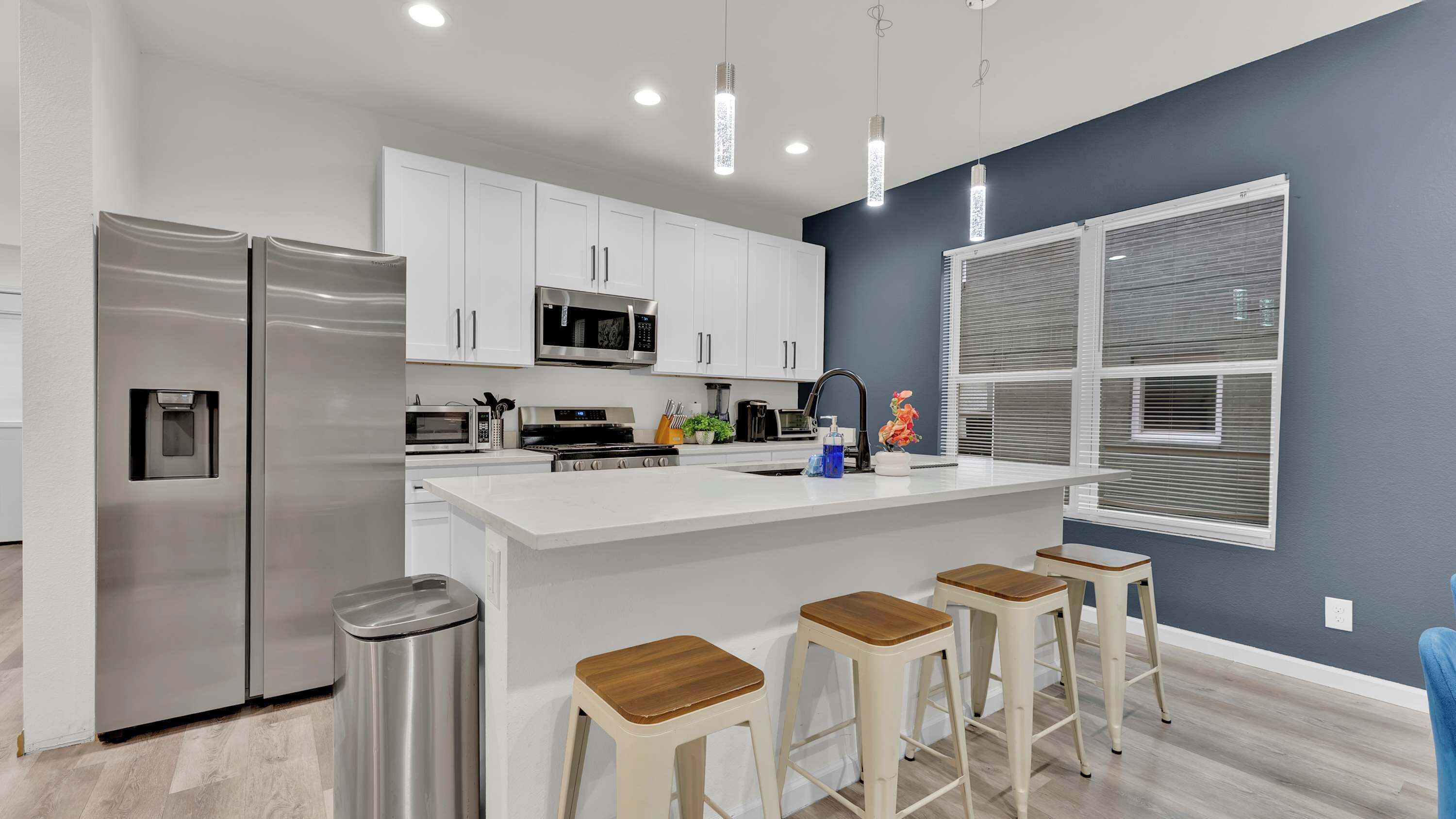 Fridge, microwave, stovetop, dishwasher