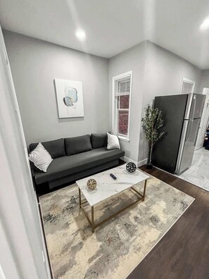 TV, offices - Luxury 2BD | 4 Beds | Queens Village (Philadelphia)