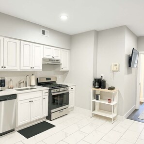 Fridge, microwave, stovetop, dishwasher