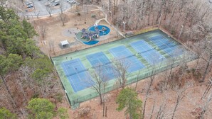 Sports court - Stylish & Cozy 1BR Apt Near Duke, Downtown Durham, Dining & Entertainment (Durham)
