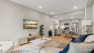 テレビ、書斎 / ワークスペース