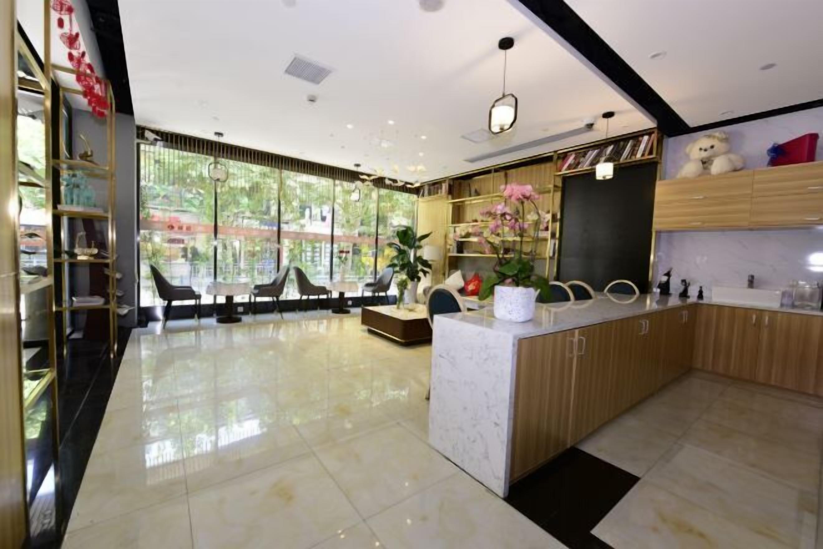 Lobby lounge