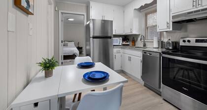 Chic Apartment Near Duke~Easy Access to Downtown & Dining Spots