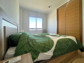 2 habitaciones, tabla de planchar con plancha, wifi y ropa de cama