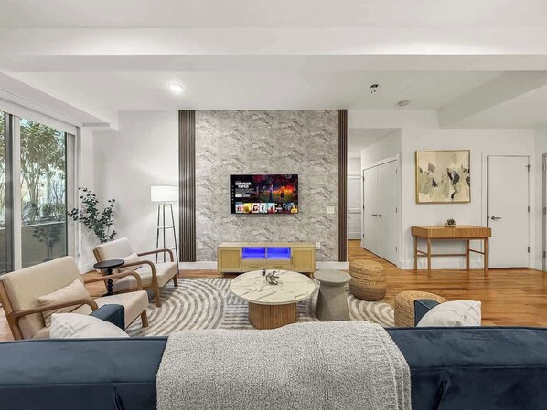 Unclassified image, 1 of 25, button