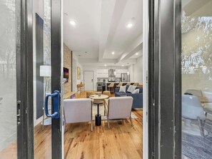 Unclassified image, 3 of 25, button