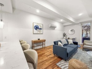 Unclassified image, 5 of 25, button