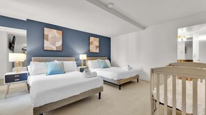 2 bedrooms, iron/ironing board, WiFi, bed sheets - Luxury 2BD | Center City | 4 Beds | By JFK plaza (Philadelphia)