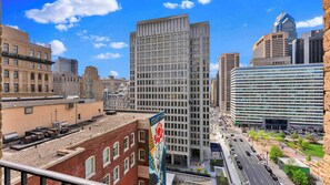 Property grounds - Luxury 2BD | Center City | 4 Beds | By JFK plaza (Philadelphia)