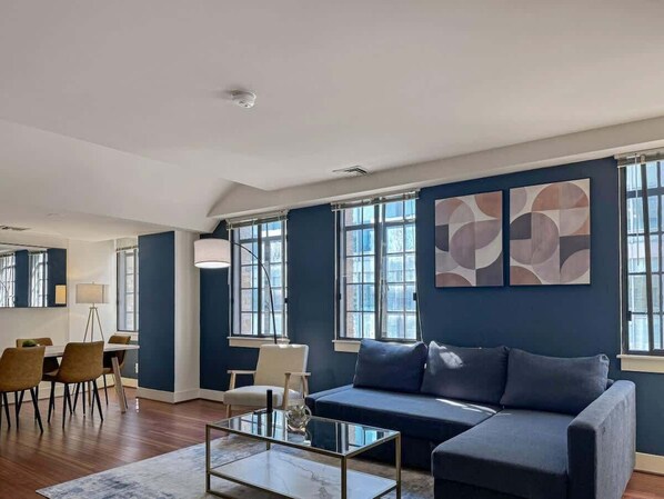 TV, offices - Luxury 1BD | Center City | 2 Beds | By JFK plaza (Philadelphia)