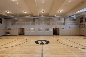 Sports court - Luxury 1BD | Center City | 2 Beds | By JFK plaza (Philadelphia)