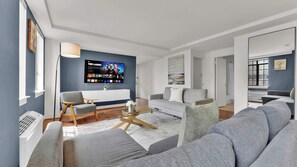TV, offices - Luxury 2BD | Center City | 4 Beds | By JFK plaza (Philadelphia)