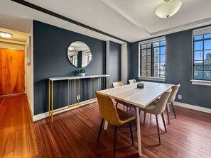 Unclassified image, 4 of 28, button