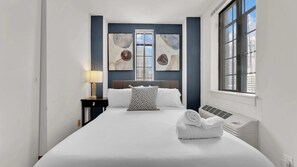 2 habitaciones, tabla de planchar con plancha, wifi y ropa de cama 