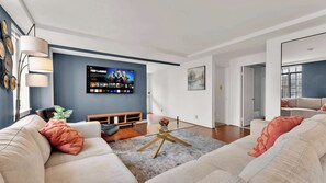 TV, offices - Luxury 2BD | Center City | 4 Beds | By JFK plaza (Philadelphia)
