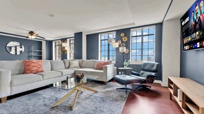 TV, offices - Luxury 2BD | Center City | 4 Beds | By JFK plaza (Philadelphia)
