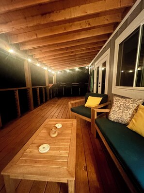 Terrace/patio - Cozy 1-bedroom house in Asheville.  Minutes from downtown with forest access. (Asheville)
