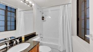 Dusche, Haartrockner, Shampoo