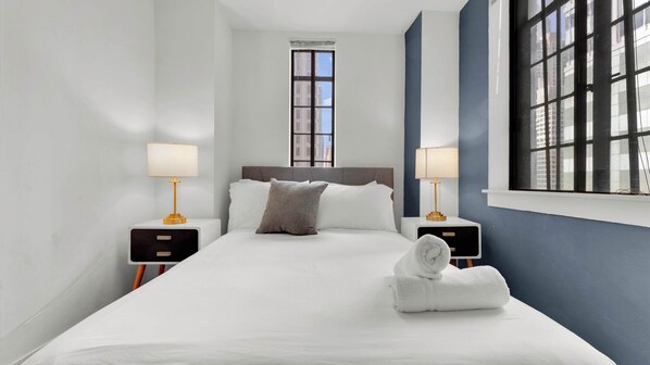 2 habitaciones, tabla de planchar con plancha, wifi y ropa de cama 