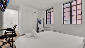 2 bedrooms, iron/ironing board, WiFi, bed sheets - Luxury 2BD | Center City | 5 Beds | By JFK plaza (Philadelphia)