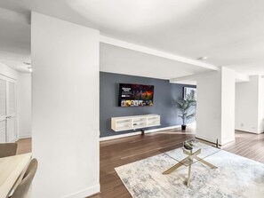 Interior - Luxury 2BD | Center City | 5 Beds | By JFK plaza (Philadelphia)