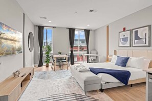 Iron/ironing board, WiFi, bed sheets