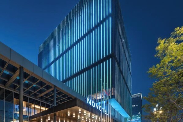 المنشأة من الخارج