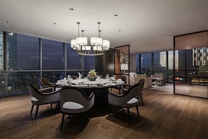 A modern dining area with a round table, chairs, and a chandelier. - Novotel Xian Xixian (Xianyang)