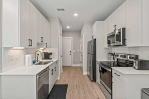 Fridge, microwave, oven, stovetop - Luxury Studio | 1 Bed | Northern Liberties (Philadelphia)