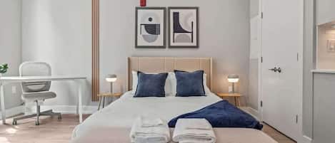 Bureau, fer et planche à repasser, Wi-Fi