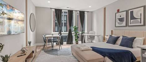 Schreibtisch, Bügeleisen/Bügelbrett, WLAN