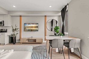 Iron/ironing board, WiFi - Luxury Studio | 1 Bed | Northern Liberties (Philadelphia)