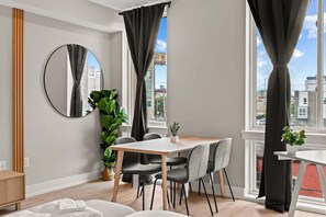 Dining - Luxury Studio | 1 Bed | Northern Liberties (Philadelphia)