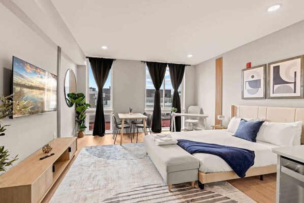 Iron/ironing board - Luxury Studio | 1 Bed | Northern Liberties (Philadelphia)