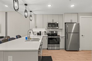 Coffee/tea maker, fridge, microwave, oven