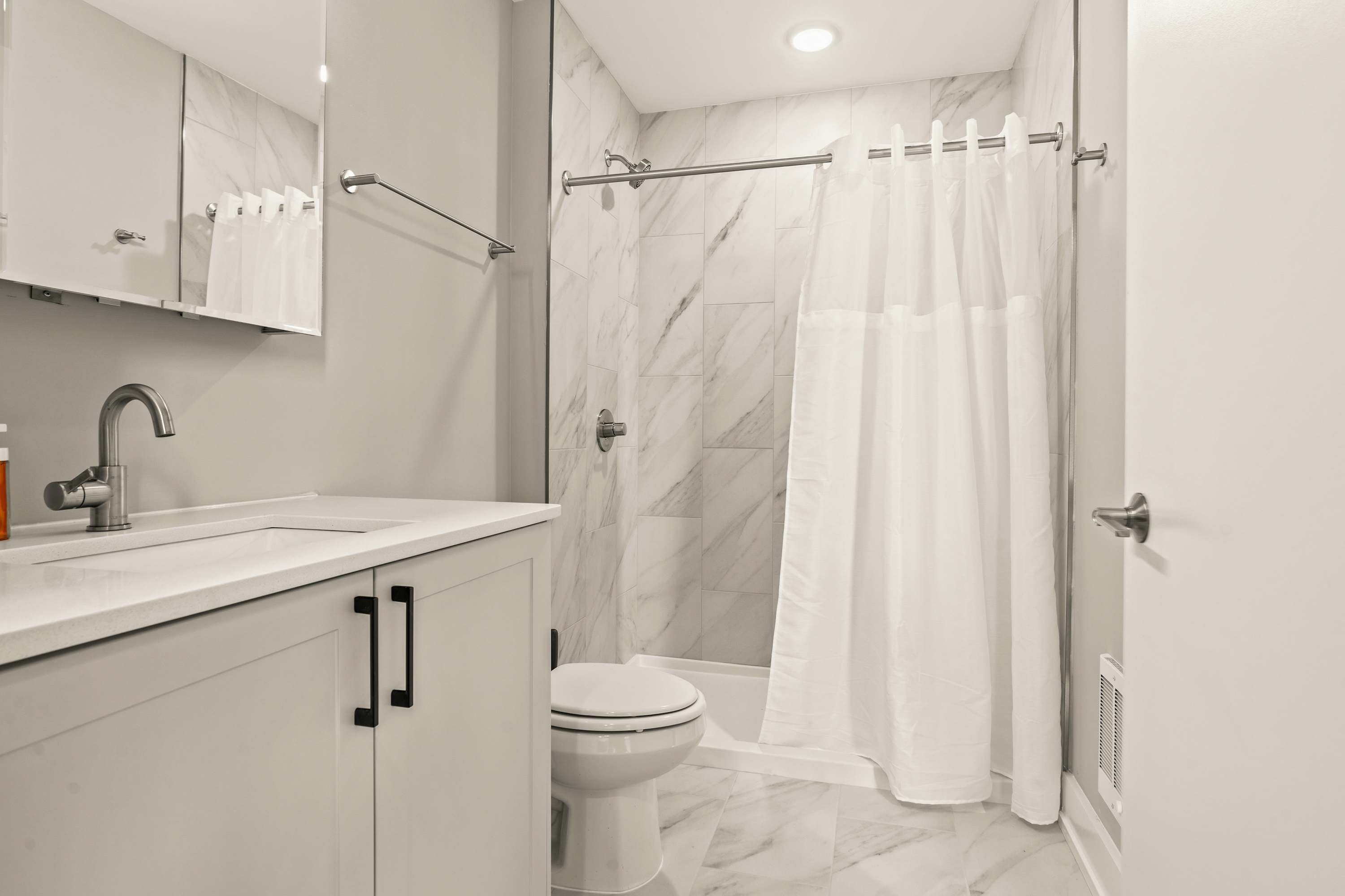 Shower, shampoo