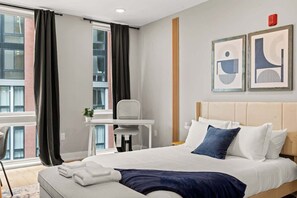Escritorio, wifi y ropa de cama 