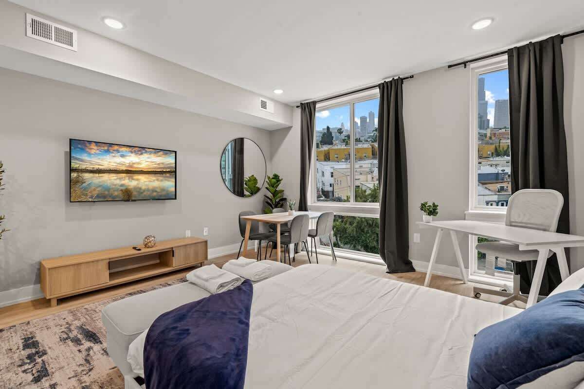 Skrivebord, wi-fi og sengetøy