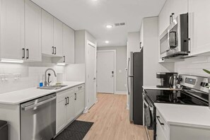 Fridge, microwave, oven, stovetop - Luxury Studio | 1 Bed | Northern Liberties (Philadelphia)