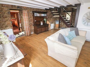 Living area - Bayview (Swansea)