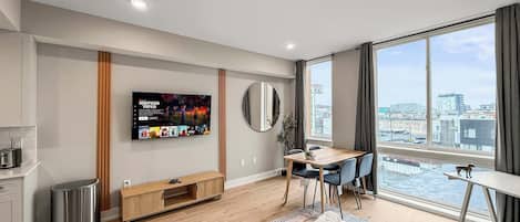 Iron/ironing board, WiFi