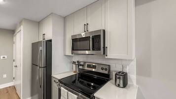 Refrigerador, microondas, horno, placa de cocina